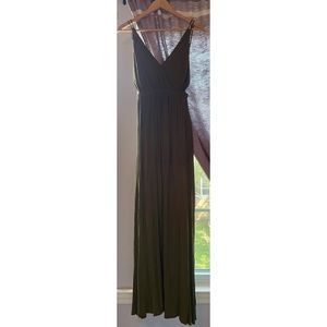 Lulu’s maxi dress in olive green. Size XS.